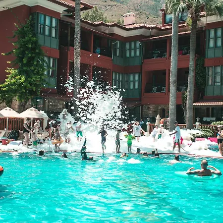 アパートホテル Grand Aquarium 3*