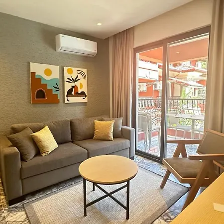 Grand Aquarium Apart-hotel 3*