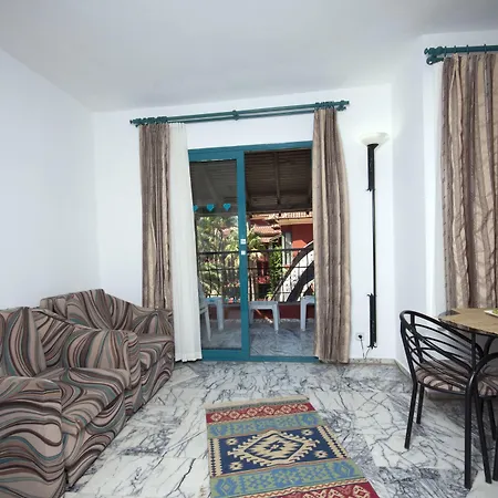 大水族馆公寓式酒店 3* 马尔马里斯