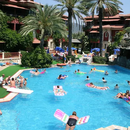 Grand Aquarium 아파트호텔 말마리스