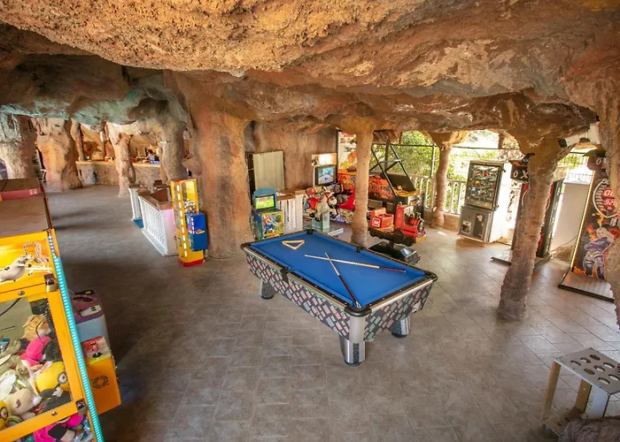 Grand Aquarium מלון דירות מרמריס