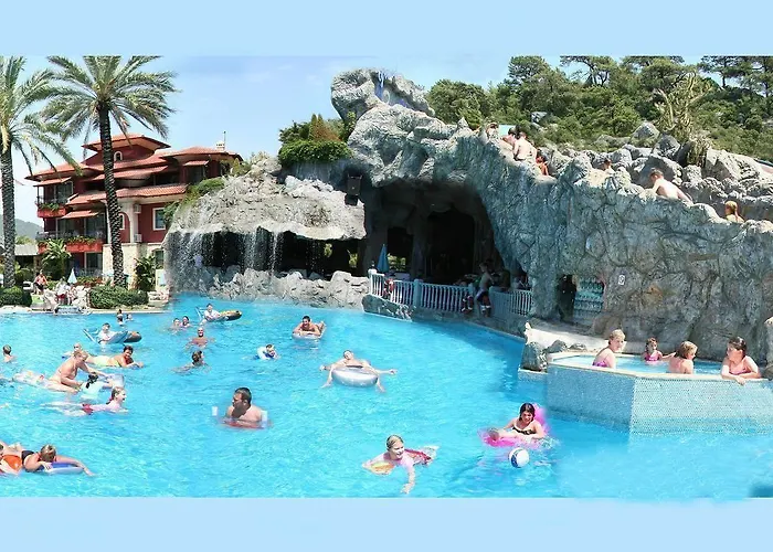 Grand Aquarium מלון דירות מרמריס