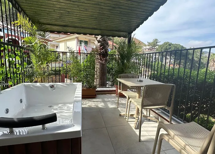 Grand Aquarium 3* מרמריס