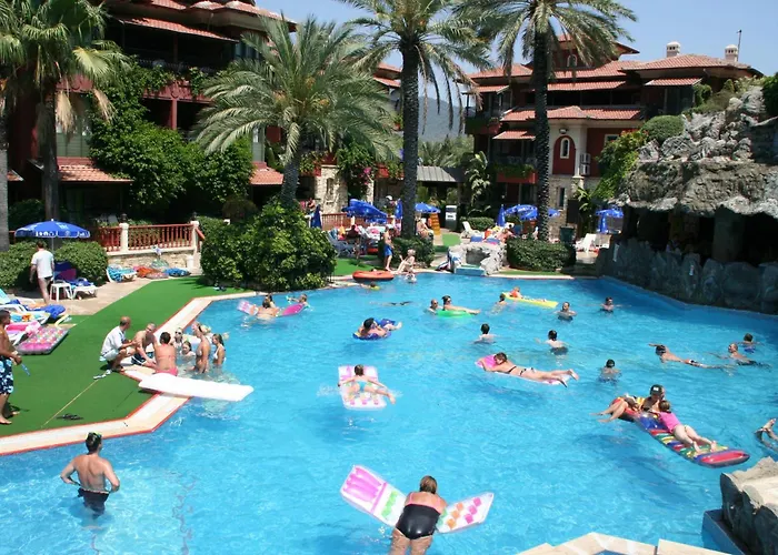 Grand Aquarium מלון דירות מרמריס